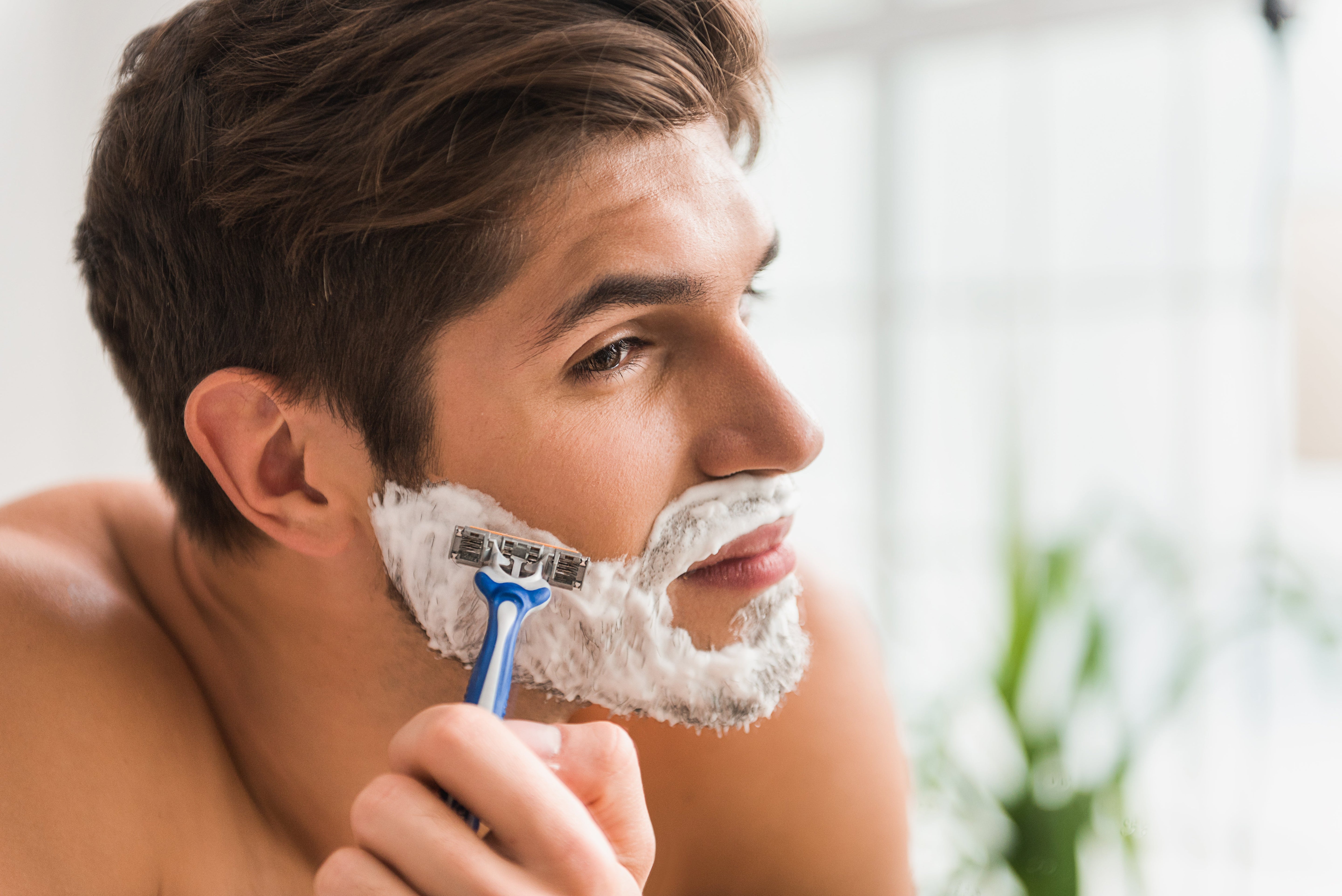 What Should Be In A Man's Grooming Kit?