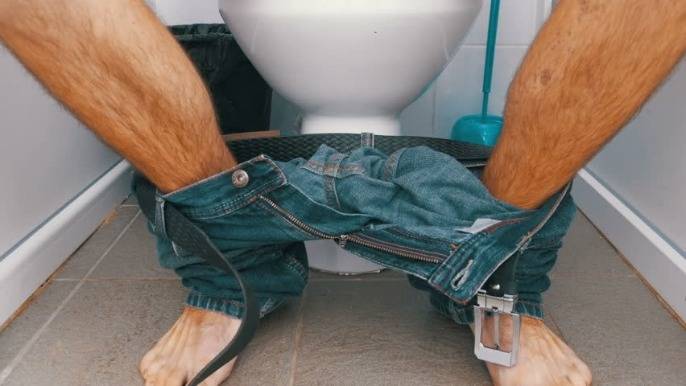 Do Guys Actually Spend More Time on the Toilet Than Girls?